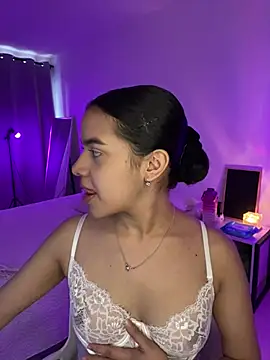 fluffylips online show from July 2026 12:06:02 PM