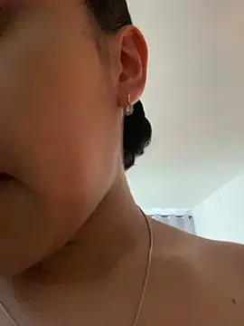 fluffylips online show from June 2026 12:02:01 PM