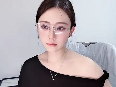  222Mia online show from May 2026 07:01:02 AM