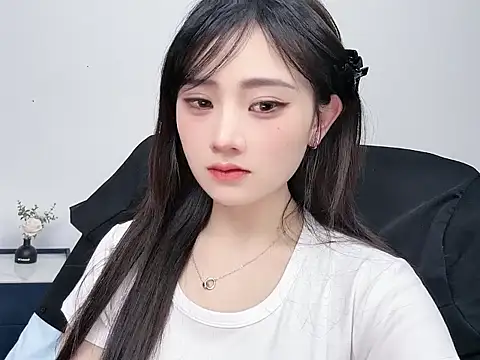  222Mia online show from May 2026 09:35:01 AM
