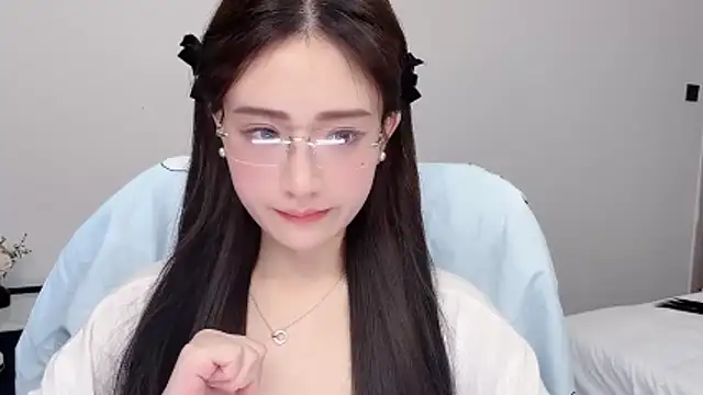  222Mia online show from May 2026 05:26:01 AM