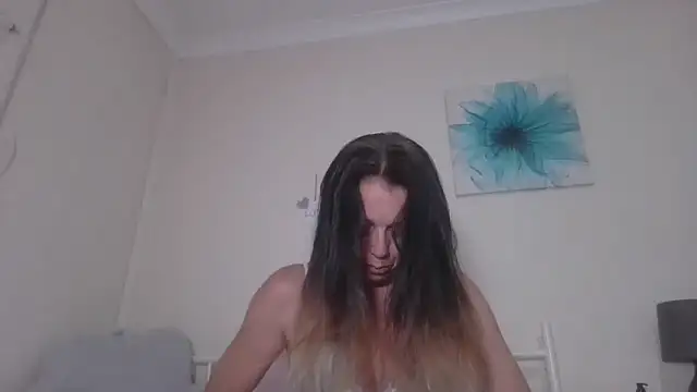 Snapshot of LouiseLovell chatting on June 2026 07:52:02 AM LouiseLovell online show from June 2026 07:52:02 AM
