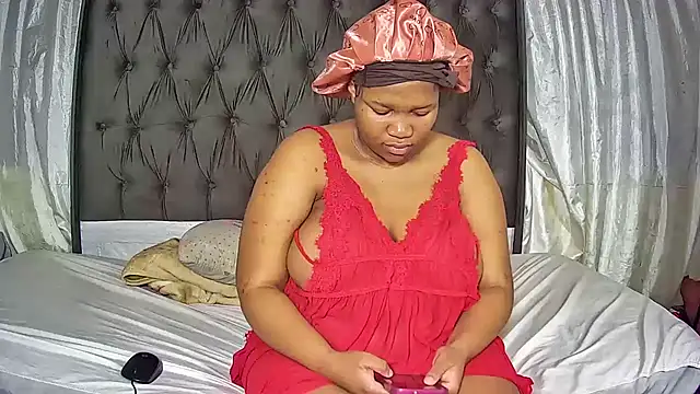 Snapshot of ThickPreshh chatting on May 2026 08:19:01 PM ThickPreshh online show from May 2026 08:19:01 PM
