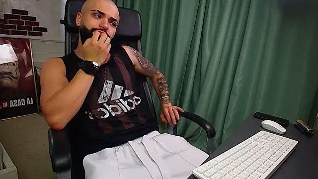 OscarWillss online show from May 2026 04:44:02 AM