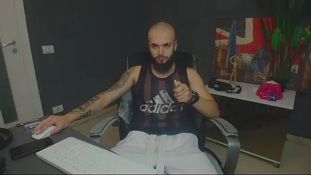 OscarWillss online show from June 2026 04:17:01 AM