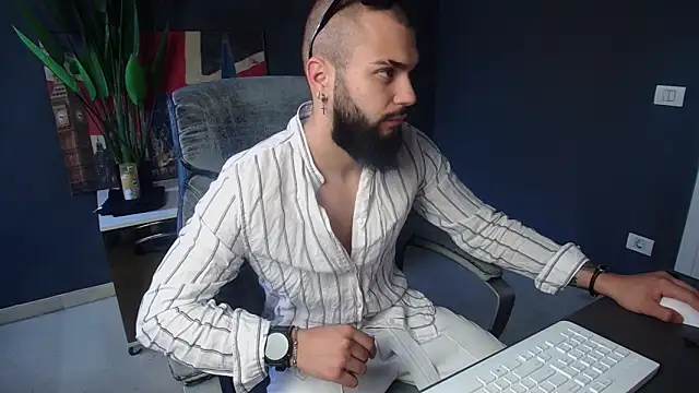 OscarWillss online show from June 2026 04:55:01 AM