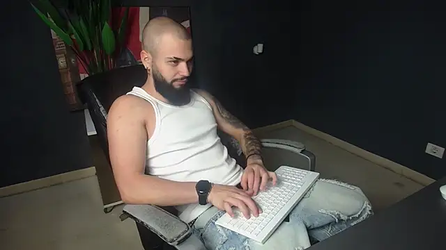 OscarWillss online show from June 2026 04:23:01 AM