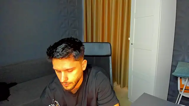 Snapshot of TroyWadee chatting on May 2026 04:33:02 AM TroyWadee online show from May 2026 04:33:02 AM