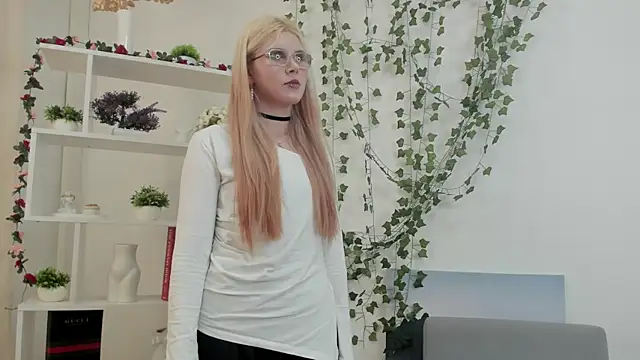 MavisBuzzo online show from May 2026 05:53:02 AM