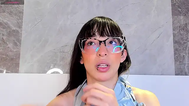 EmiliaBell  online show from May 2026 01:29:01 PM