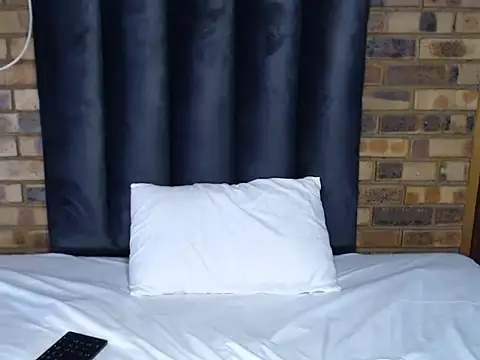 Snapshot of Thique_DollX chatting on May 2026 06:48:02 AM Thique DollX online show from May 2026 06:48:02 AM