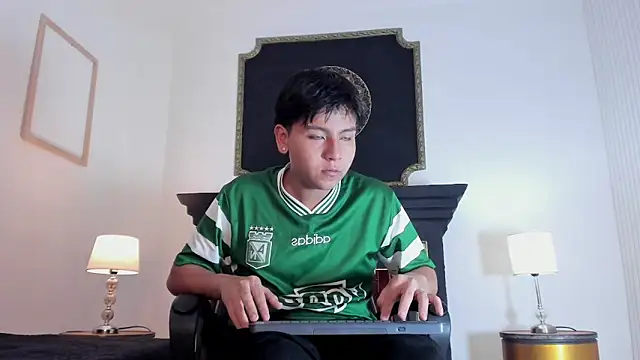 Snapshot of _maximo_1 chatting on June 2026 01:34:01 PM maximo 1 online show from June 2026 01:34:01 PM