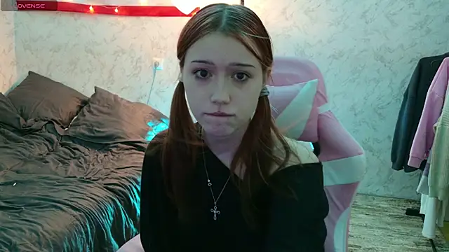 Snapshot of Luvellia chatting on June 2026 09:51:01 AM Luvellia online show from June 2026 09:51:01 AM