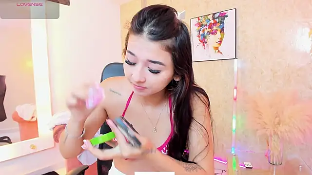 Littlee Mia online show from June 2026 11:15:01 AM