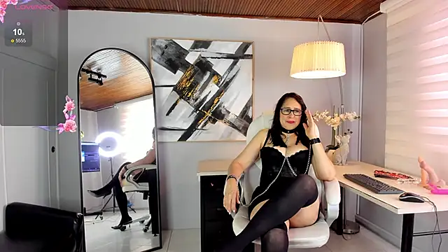 Snapshot of Bella_milff_ chatting on May 2026 07:45:02 PM Bella milff online show from May 2026 07:45:02 PM