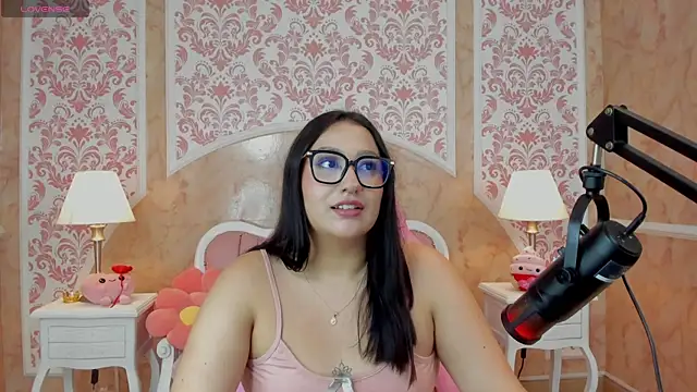 Cassie Caresse online show from May 2026 08:39:01 PM