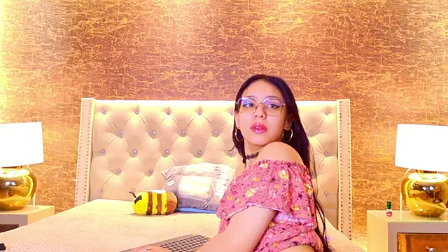 Kiara layla online show from May 2026 10:22:02 AM