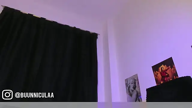 LarissaHell online show from May 2026 09:54:01 PM