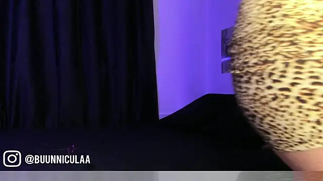 LarissaHell online show from June 2026 10:33:01 PM