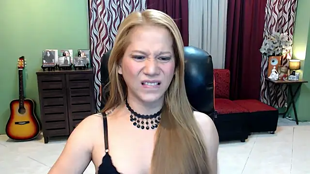 Snapshot of dreamgirlHILARY chatting on October 2025 05:06:02 AM dreamgirlHILARY online show from October 2025 05:06:02 AM