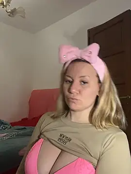 Snapshot of AllisonLove2 chatting on July 2026 07:35:01 PM AllisonLove2 online show from July 2026 07:35:01 PM