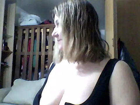 Snapshot of AllisonLove2 chatting on June 2026 03:37:01 AM AllisonLove2 online show from June 2026 03:37:01 AM