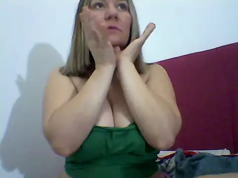 Snapshot of AllisonLove2 chatting on June 2026 06:51:02 AM AllisonLove2 online show from June 2026 06:51:02 AM
