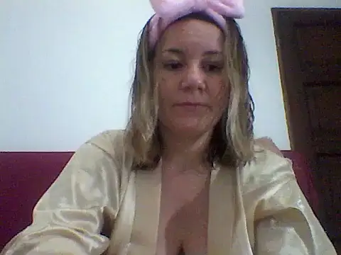 Snapshot of AllisonLove2 chatting on June 2026 02:46:01 AM AllisonLove2 online show from June 2026 02:46:01 AM
