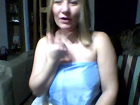 Snapshot of AllisonLove2 chatting on June 2026 04:45:01 AM AllisonLove2 online show from June 2026 04:45:01 AM