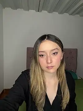 Sarisloves online show from May 2026 08:53:01 PM