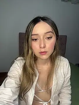 Sarisloves online show from May 2026 12:31:01 AM