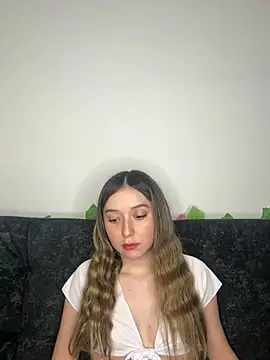 Sarisloves online show from June 2026 11:27:01 AM