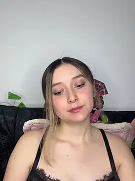 Sarisloves online show from June 2026 12:53:02 AM
