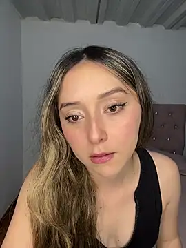 Sarisloves online show from May 2026 01:16:02 AM