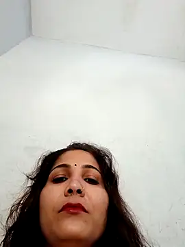 Reena2222 online show from May 2026 04:36:02 AM
