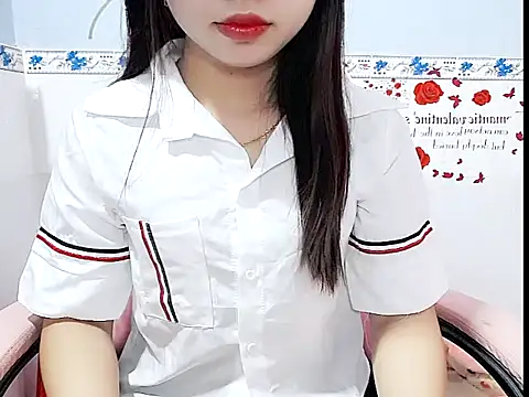 Snapshot of Emilysexy_cut chatting on June 2026 04:51:01 AM Emilysexy cut online show from June 2026 04:51:01 AM
