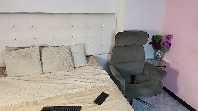 emilly duque online show from June 2026 03:12:02 AM