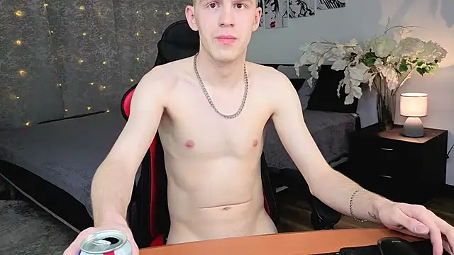 Tommy CrashXXX online show from May 2026 04:04:02 PM