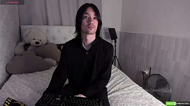 CalvinChapman online show from July 2026 03:42:02 AM
