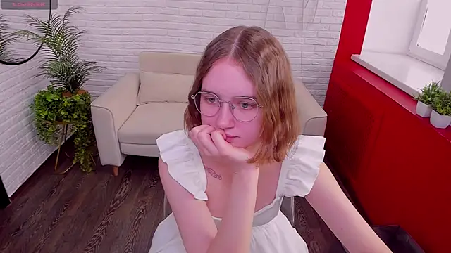 Snapshot of MiaNoon chatting on May 2026 10:33:01 AM MiaNoon online show from May 2026 10:33:01 AM