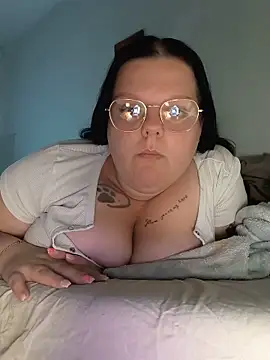 BadMommyyyyy online show from May 2026 12:03:01 PM