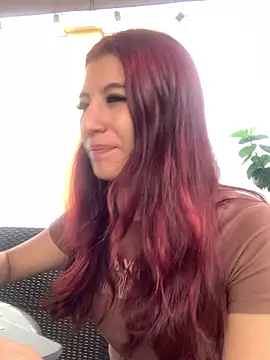 Snapshot of EveRave_Pink chatting on June 2026 02:33:01 PM EveRave Pink online show from June 2026 02:33:01 PM