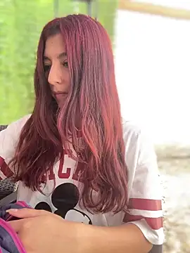 Snapshot of EveRave_Pink chatting on June 2026 02:27:02 PM EveRave Pink online show from June 2026 02:27:02 PM