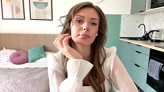 MonaBlisss online show from May 2026 11:31:02 AM