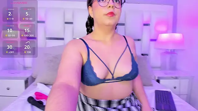 LunaHall online show from May 2026 08:39:01 PM