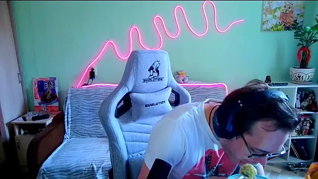 MeLanXolik online show from May 2026 09:05:01 AM