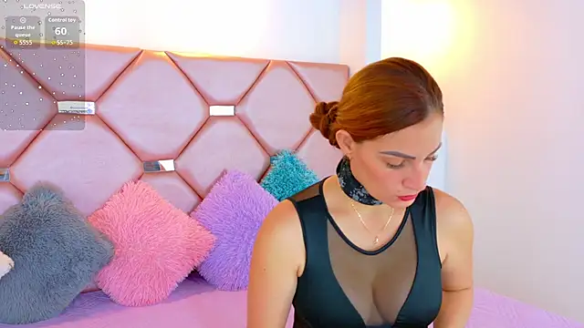 Juliia cruz  online show from May 2026 12:00:02 PM
