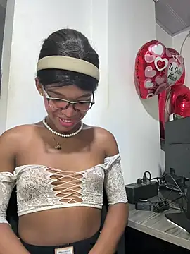 Snapshot of Liss_Love1 chatting on June 2026 11:21:01 PM Liss Love1 online show from June 2026 11:21:01 PM