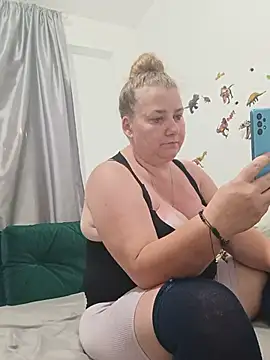 Snapshot of JuliaBestX chatting on June 2026 08:17:02 PM JuliaBestX online show from June 2026 08:17:02 PM