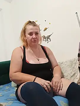 Snapshot of JuliaBestX chatting on July 2026 10:17:01 PM JuliaBestX online show from July 2026 10:17:01 PM
